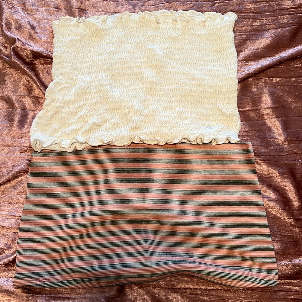 2 crop tops.